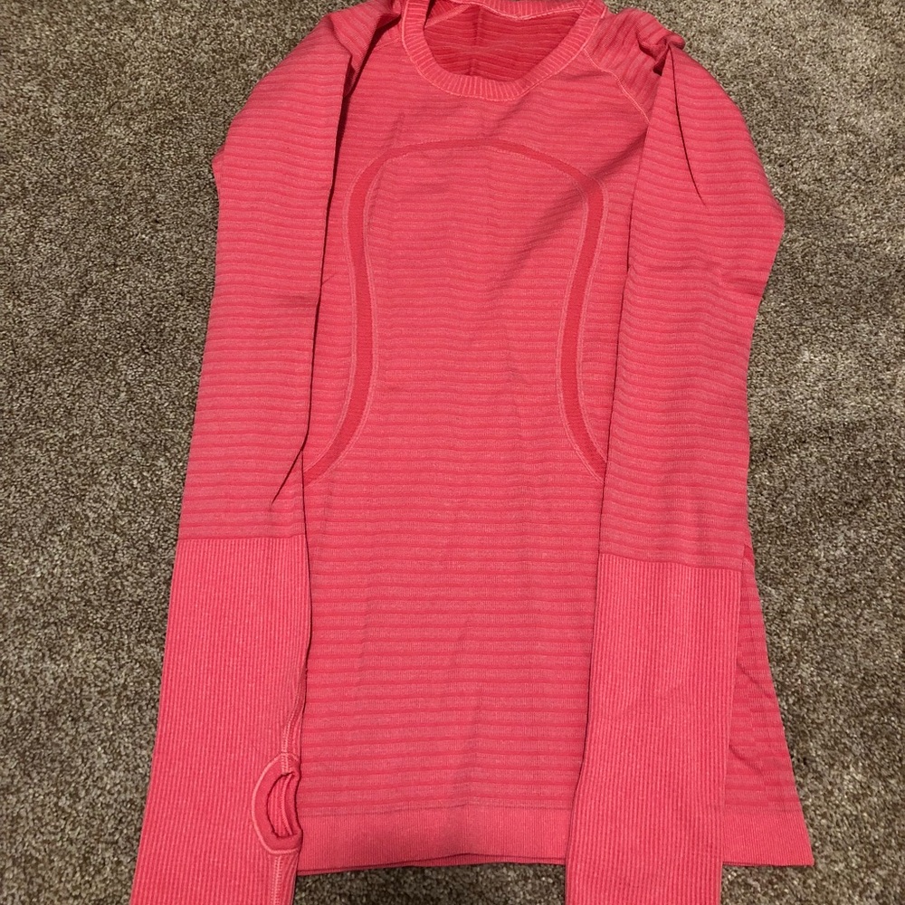 LuLuLemon salmon/pink colored top